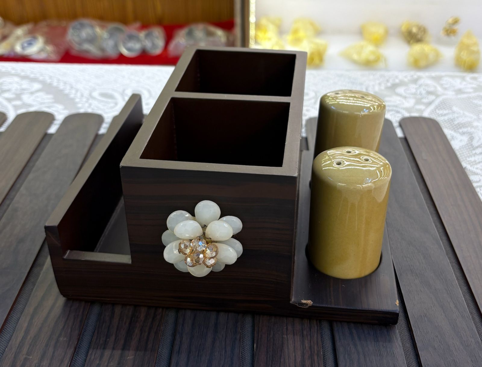 White Flowerr Salt Pepper Cutlery Holder - Image 4